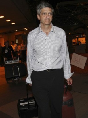 Qantas pilot Captain Richard de Crespigny pictured in Singapore yesterday.