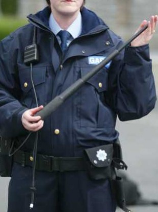 batons-310x415.jpg