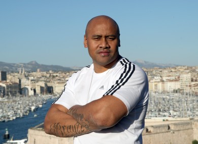 Lomu is unhappy with England's new jersey.