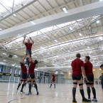 The Irish team practice their line-outs in an indoor training centre.
(©INPHO/Dan Sheridan)