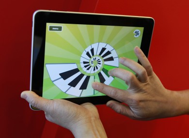 The download of apps - even novelty ones like keyboards for tablet computers - exceeded 1 billion per wek for the first time.