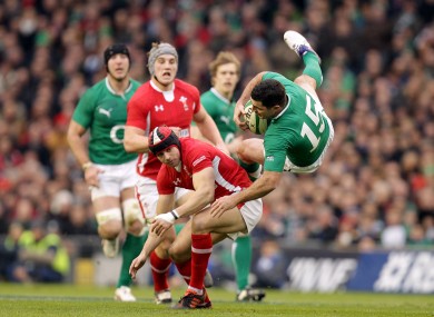 Leigh Halfpenny tackles Rob Kearney.