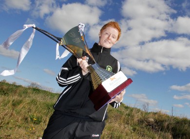 Peamount United manger Eileen Gleeson with the WNL trophy.
