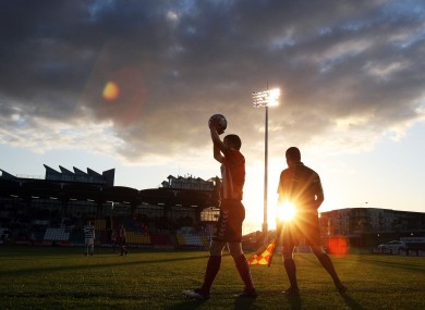 Derry take a throw in at Tallaght Stadium.