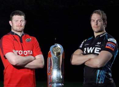 Donnacha Ryan poses with Alun-Wyn Jones and a shiny bauble.