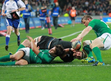 Conor Murray and Brian O'Driscoll tackle Keiran Read.