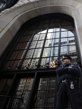 A Federal Reserve police officer guards the building in New York today.