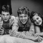 Henry Thomas, Robert McNaughton and Drew Barrymore pose in North Hollywood in July1985, after ET was re-released.
(AP Photo/Wally Fong)
