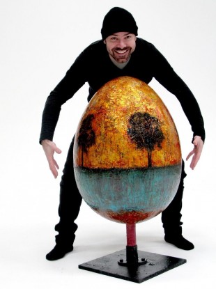 Jordi Fornies with his giant egg.