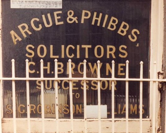argue and phibbs nicksarebi